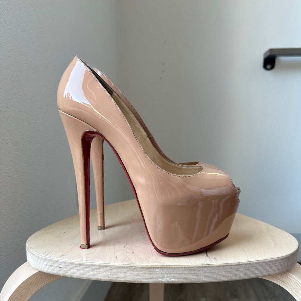 Christian Louboutin Jamie Patent Leather Beige Platform Pumps 155mm 39.5